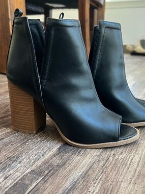 Qupid Black Open-Toe Block Heel Ankle Booties